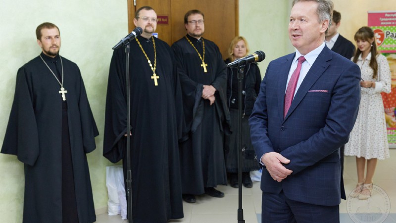 У ГрДМУ напярэдадні Дня сям'і адкрылася выстава “Традыцыйная маральнасць і сямейныя каштоўнасці”