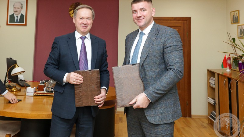 Прафарыентацыя, абмен вопытам і сумесная праца. Гродзенскі медуніверсітэт падпісаў дамову аб супрацоўніцтве з Воранаўскім райвыканкамам