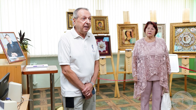 У Гродзенскім медуніверсітэце адкрылася ўнікальная выстава праваслаўных абразоў "Одейся светом, яко різою»