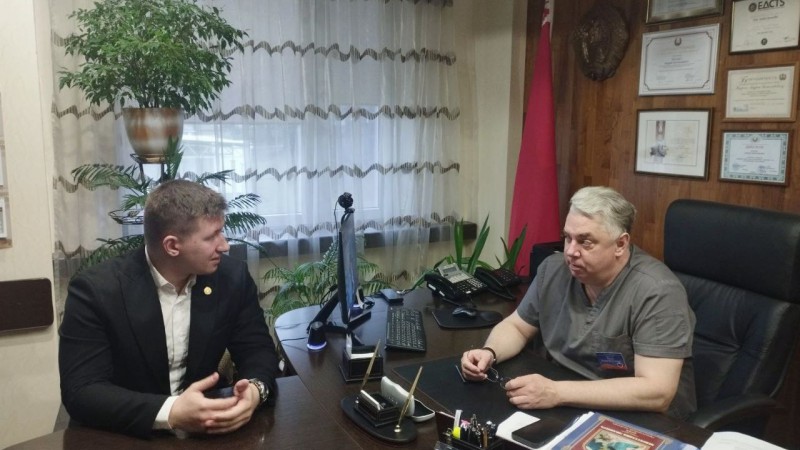 Студэнт ГрДМУ Мацвей Лянцэвіч прыняў удзел у асабістым прыёме грамадзян членам Савета Рэспублікі, галоўным урачом Гродзенскага кардыялагічнага цэнтра Андрэем Янушка