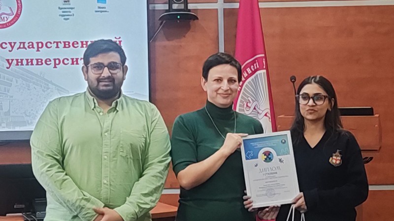 The students received congratulations at the Faculty Council