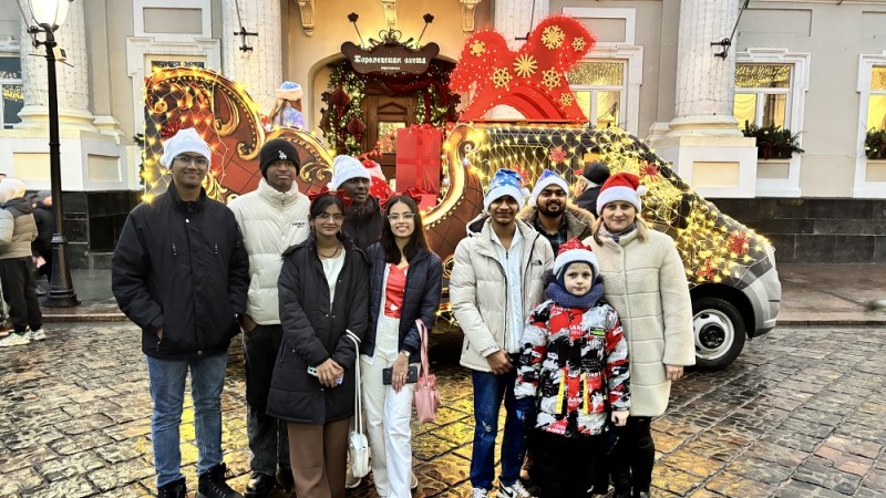 A grand Parade of Santa Clauses