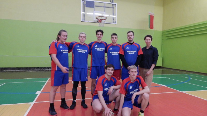 3 место педиатрический факультет представитель команды Лис М.И.