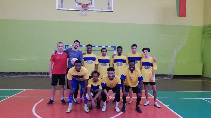 Команда факультета иностранных учащихся- серебряные призеры