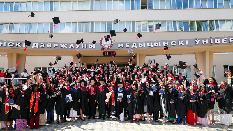 Выпускники факультета иностранных учащихся-2023