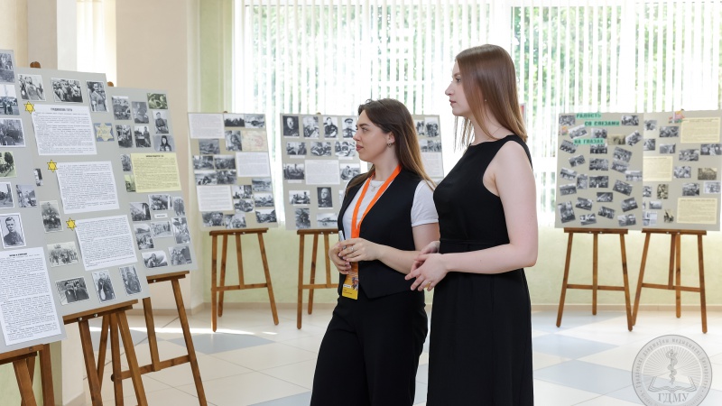30.05.2024 Выставки «Наш блакітны небакрай, Наша ніва залатая...» и «Шёл солдат во имя жизни...» к научно-практической конференции с международным участием «Первые Российско-Белорусские майские чтения по актуальным вопросам психического здоровья»