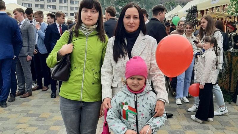 Вороник Ю. Н. и Федина Е. М. на торжественном митинге «Нам 41-й не забыть, а 45-й вечно славить!», посвященном 79-й годовщине Победы советского народа и 80-й годовщине освобождения Беларуси от немецко-фашистских захватчиков