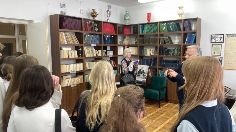 photo_5339431195982819702_y