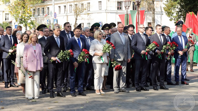Церемония возложения цветов, приуроченная ко Дню города