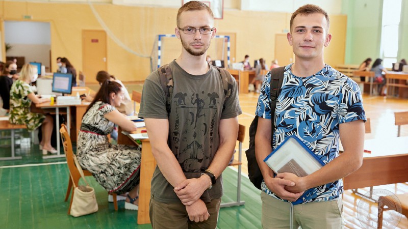 Вне конкурса на бюджет