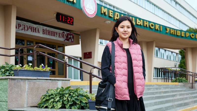 «Гродно показался мне родным городом». Шинэцэцэг Пурэвсанжаа из Монголии поступила в ГрГМУ по гранту