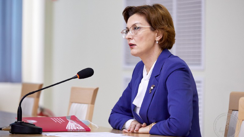 Теплые поздравления и заслуженные награды. В ГрГМУ в рамках заседания совета университета чествовали юбиляров – сотрудников вуза