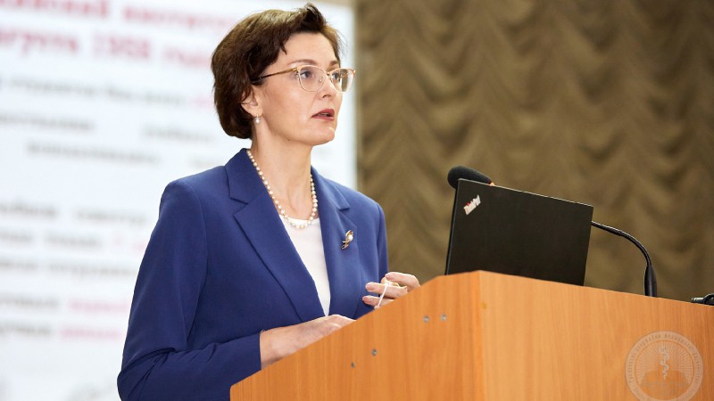 Полезные знания и живое общение. Ректор ГрГМУ Елена Николаевна Кроткова провела лекцию у студентов-первокурсников