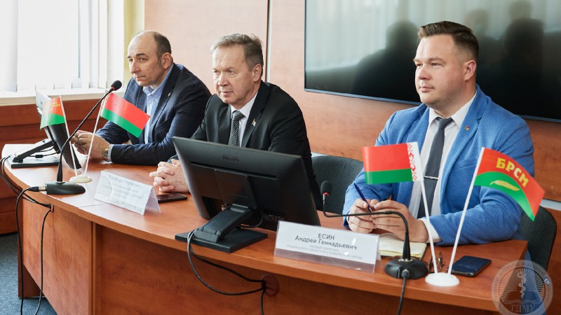 Приоритет – у студенческих инициатив. Что обсуждали на встрече ректора Гродненского медуниверситета с активом БРСМ