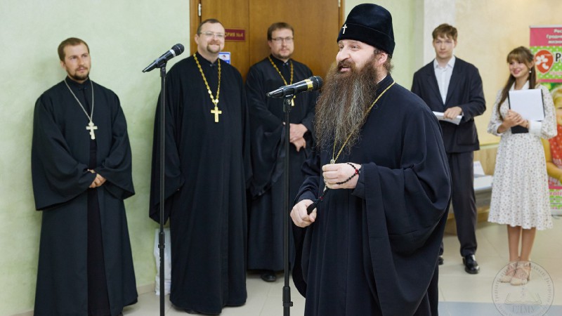 В ГрГМУ накануне Дня семьи открылась выставка «Традиционная нравственность и семейные ценности»