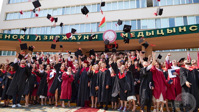 Торжественная церемония вручения дипломов выпускникам-2022