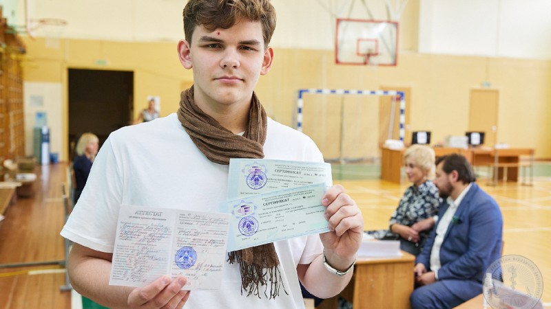 Сразу два 100-балльных сертификата и поступление в вуз без ЦТ. Истории самых ярких абитуриентов ГрГМУ