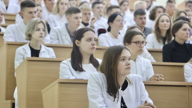 Председатель облисполкома Владимир Степанович Караник провел открытый диалог с первокурсниками Гродненского медуниверситета