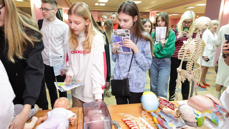 «Это здорово, что есть возможность узнать университет изнутри!». В ГрГМУ прошел День открытых дверей-2023