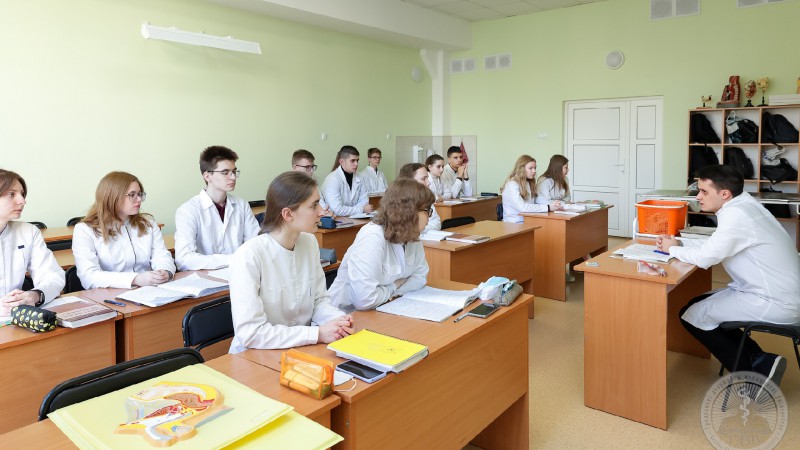 «Отличная возможность познакомиться с университетом!». Лицеисты Гродно посетили ГрГМУ