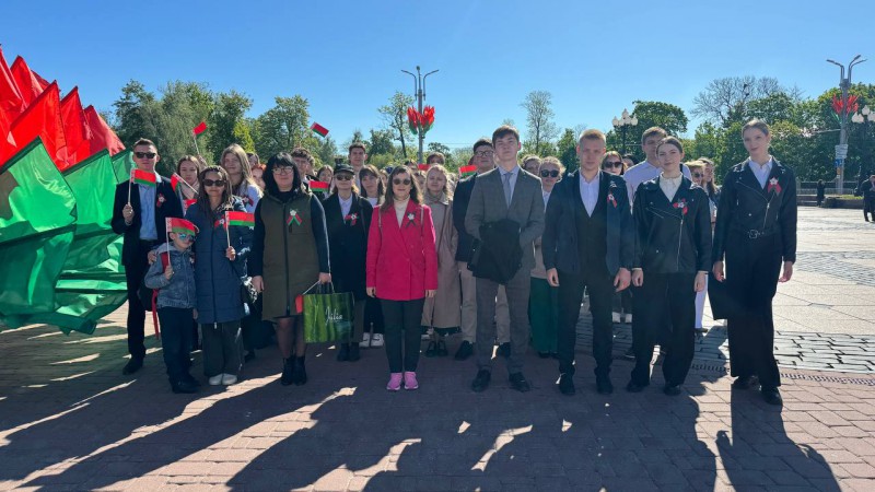 Студенты университета приняли участие в Дне Государственного Флага, Государственного Герба и Государственного Гимна