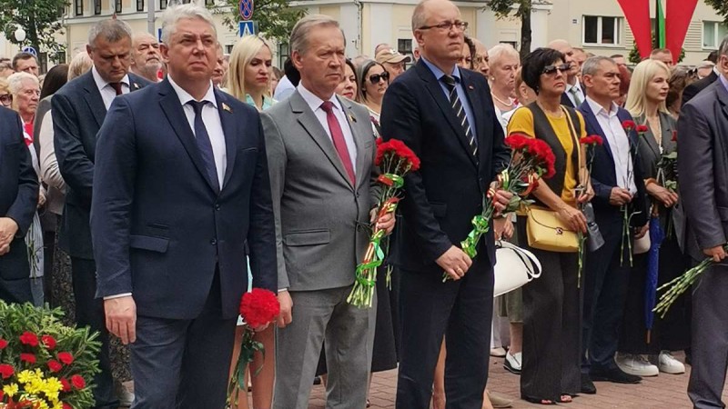 Руководство ГрГМУ в День всенародной памяти жертв Великой Отечественной войны и геноцида белорусского народа приняло участие в митинге-реквиеме