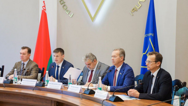 Деловая встреча ректора ГрГМУ Игоря Георгиевича Жука с представителями КНР
