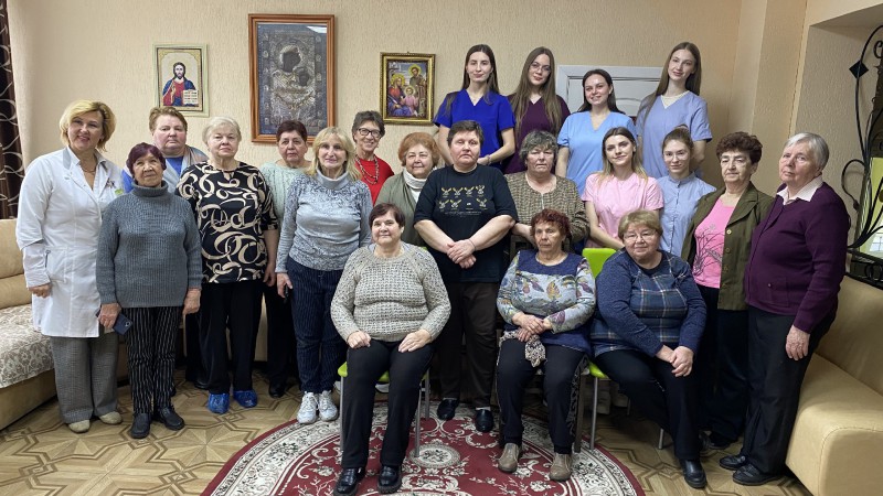 Помощь. Участие. Долголетие. Студенты ГрГМУ провели мероприятие в центре досуга пожилых людей