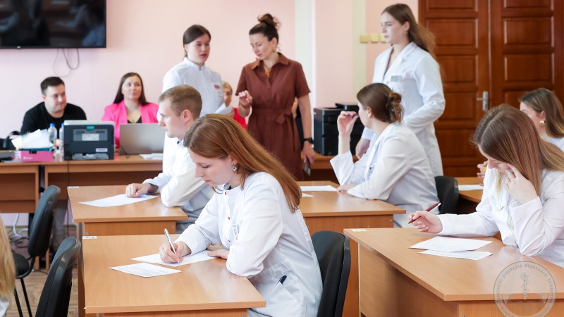 В Гродненском медуниверситете продолжается сдача государственных экзаменов