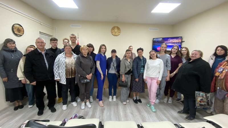 Студенты ГрГМУ провели занятие с помощниками по уходу отделения социальной помощи на дому