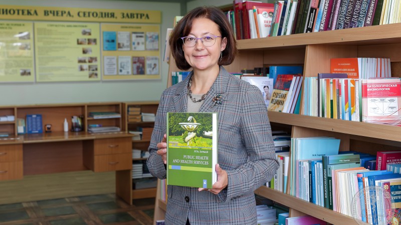 Впервые в Беларуси издан англоязычный учебник «Общественное здоровье и здравоохранение». Автор – профессор ГрГМУ Марина Юрьевна Сурмач