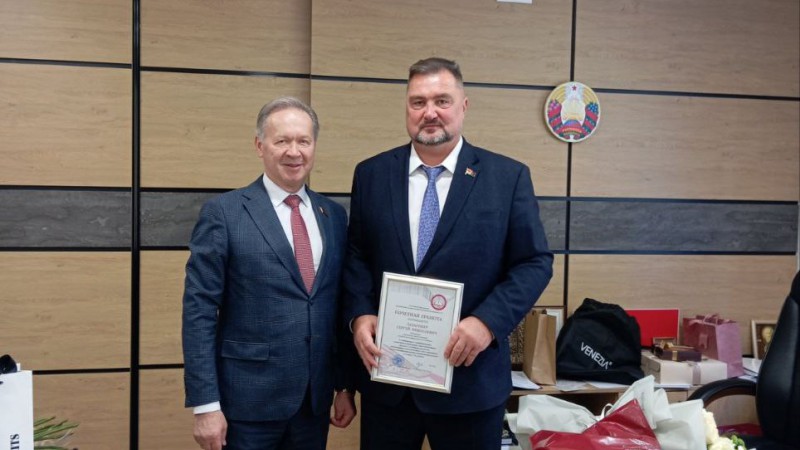 Коллектив ГрГМУ поздравил главного врача университетской клиники Сергея Николаевича Лазаревича с юбилеем