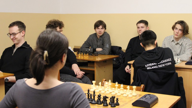 Белые и чёрные среди факультетов