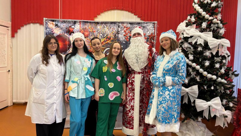 Волонтёры центра "CARDIS" подарили дошколятам зимнюю сказку