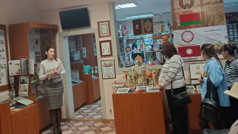 Экскурсия в музей истории ГрГМУ для сотрудников центра социального обслуживания населения