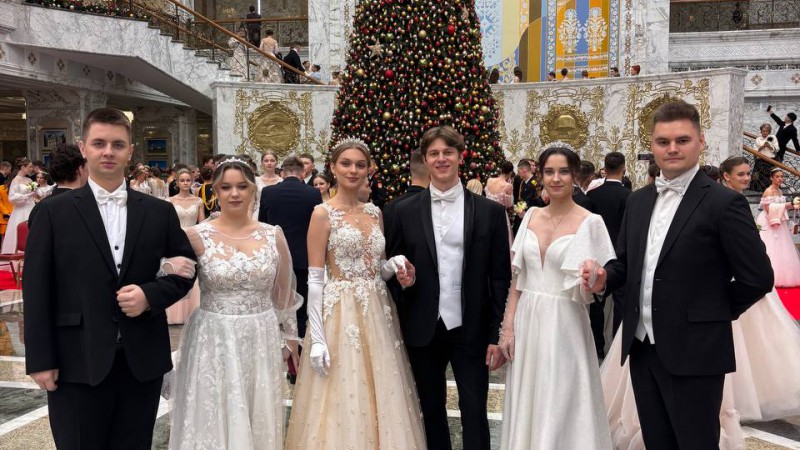 Волшебный вечер! Студенты ГрГМУ стали участниками красочного новогоднего бала во Дворце Независимости