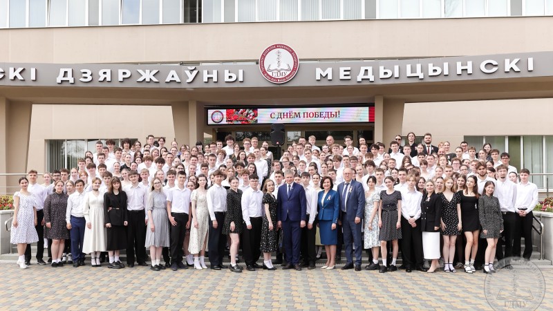 «Майский вальс» в сердце ГрГМУ: студенты почтили подвиг предков