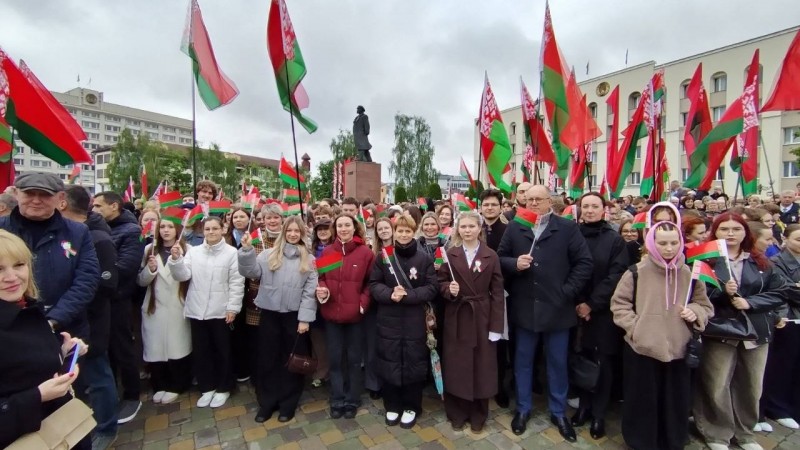 ГрГМУ принял участие в торжественном митинге, посвящённом Дню Государственных символов Республики Беларусь