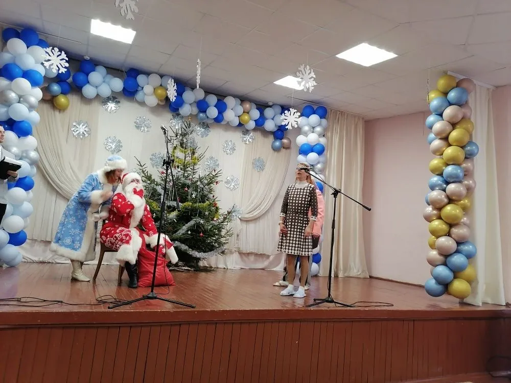 С теплыми пожеланиями! Волонтерский центр «Cardis» провел новогодний утренник в Мурованском доме-интернате
