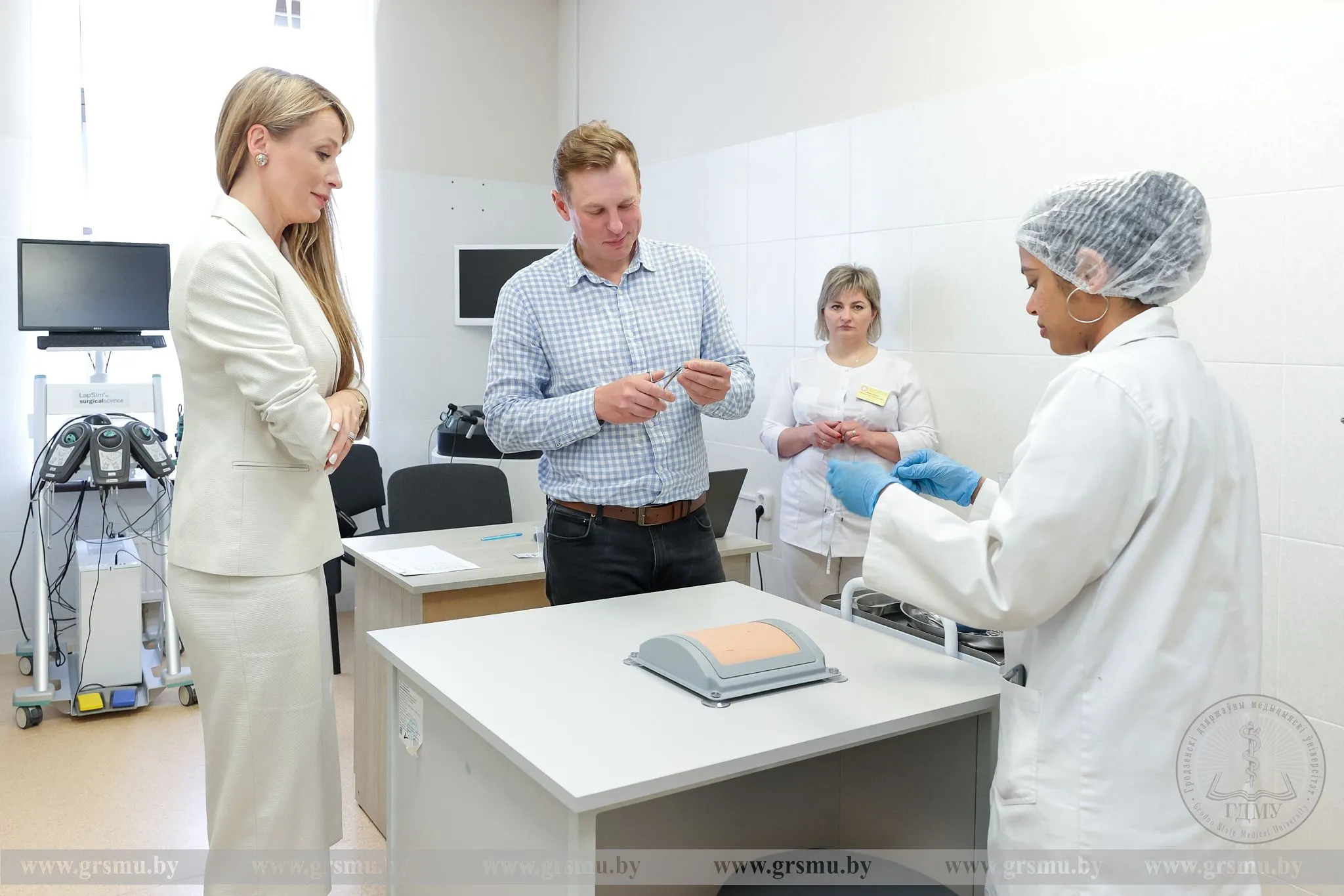 Отработка практических навыков и проверка знаний. Выпускники ГрГМУ сдают объективный структурированный клинический экзамен