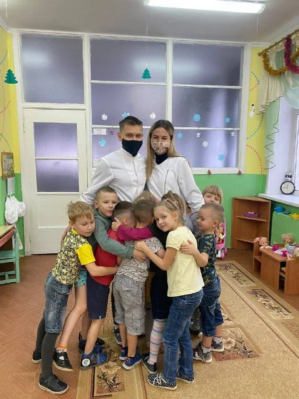 С песнями, подарками и детскими улыбками