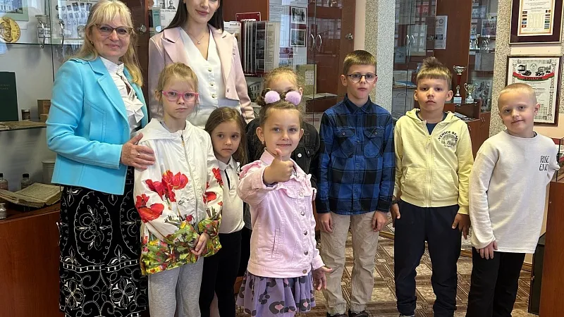 Юные школьники в музее истории университета