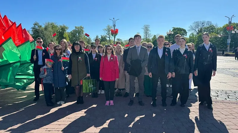 Студенты университета приняли участие в Дне Государственного Флага, Государственного Герба и Государственного Гимна