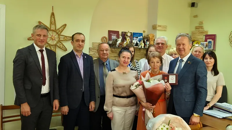 Поздравляем с высокой наградой!