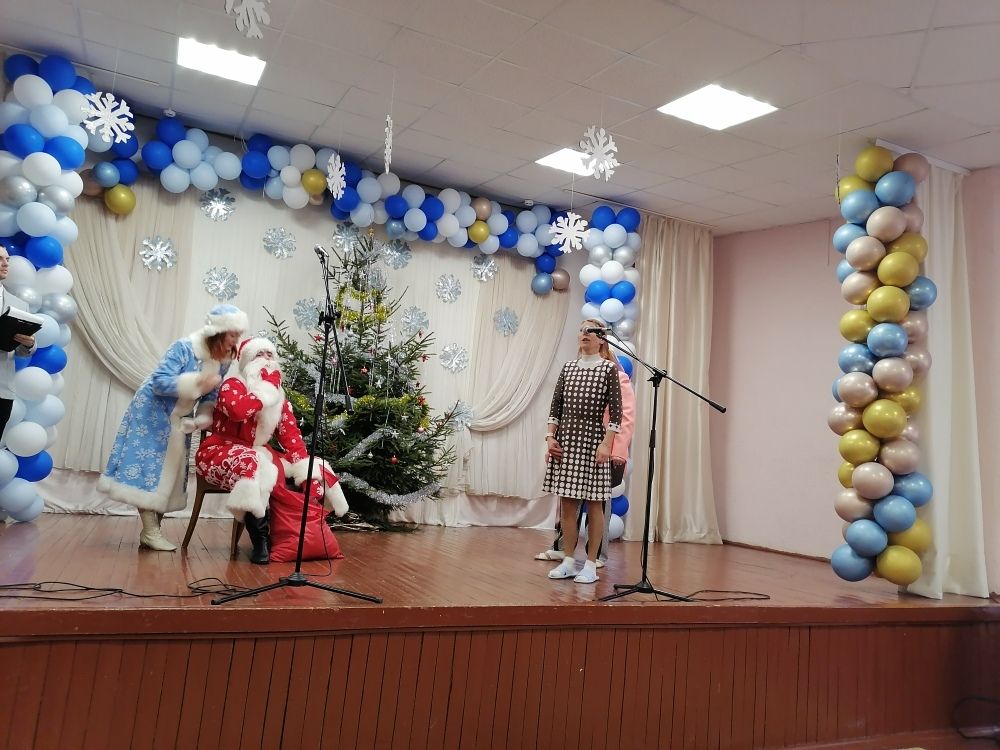С теплыми пожеланиями! Волонтерский центр «Cardis» провел новогодний утренник в Мурованском доме-интернате
