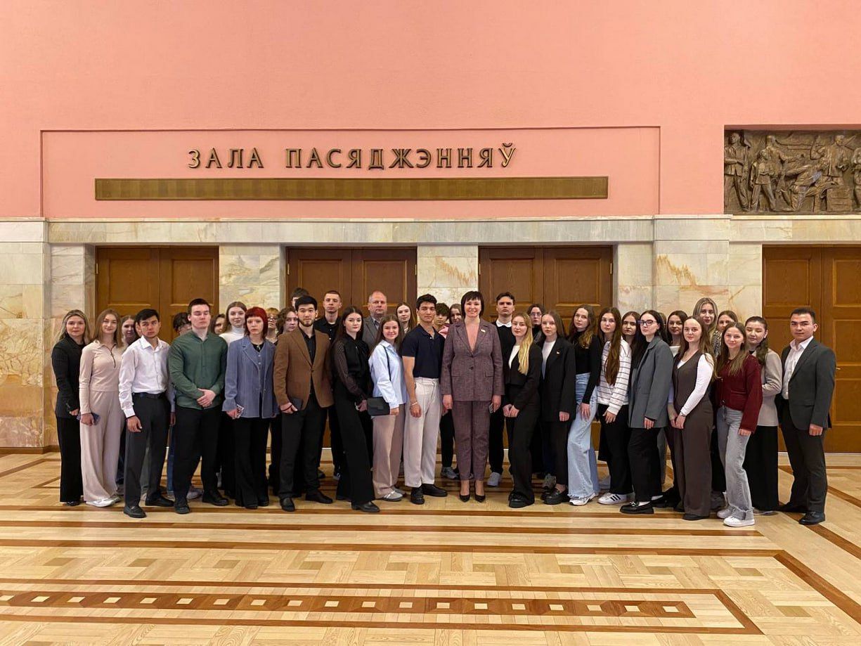 Студенты ГрГМУ посетили Палату Представителей Национального собрания и мемориальный комплекс Хатынь