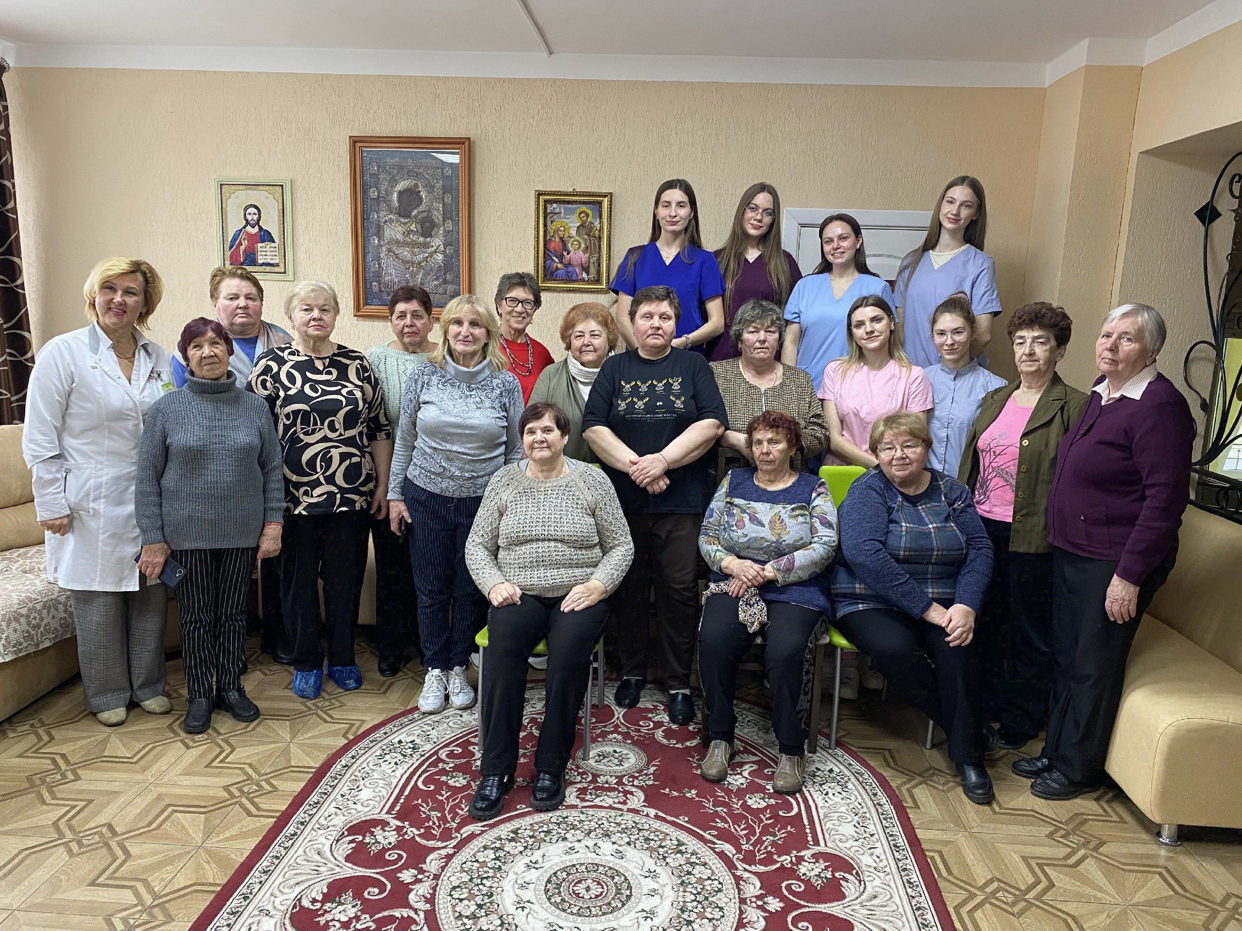 Помощь. Участие. Долголетие. Студенты ГрГМУ провели мероприятие в центре досуга пожилых людей