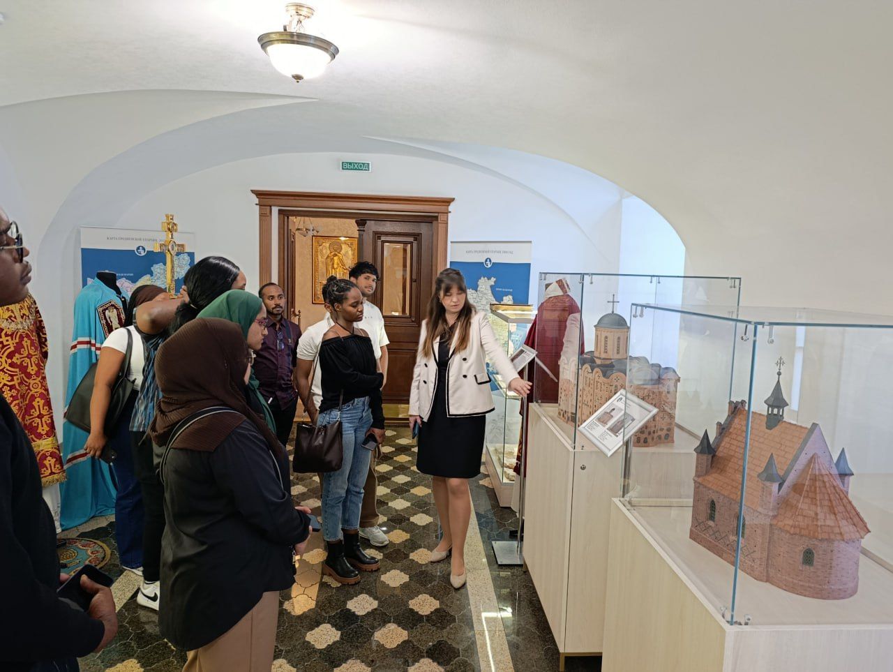 Знакомство иностранных учащихся ГрГМУ с духовным наследием Гродненщины