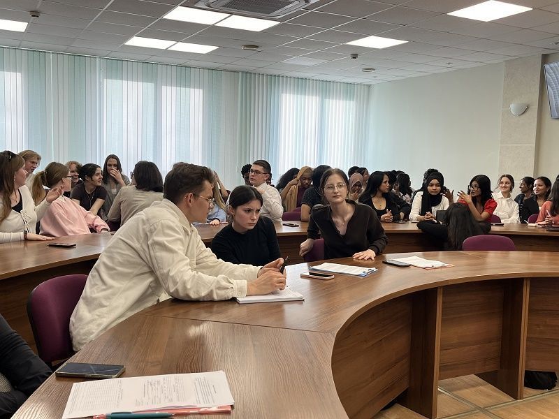 В ГрГМУ в рамках недели иностранных языков состоялся круглый стол, посвященный Году белорусской женщины
