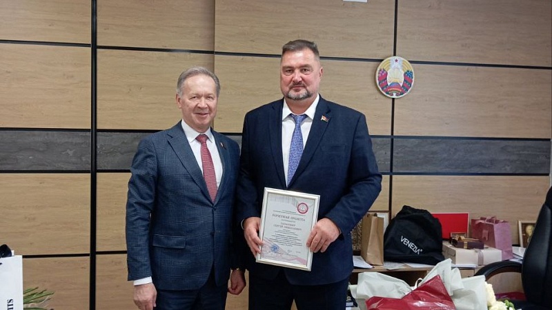 Коллектив ГрГМУ поздравил главного врача университетской клиники Сергея Николаевича Лазаревича с юбилеем